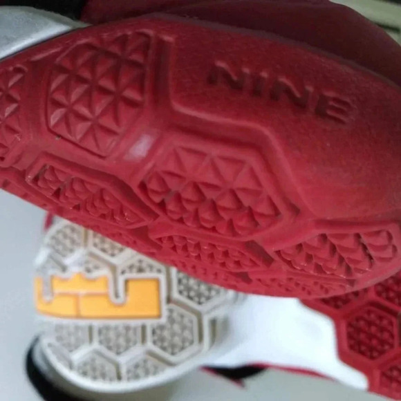 Nike Lebron  James Soldier 9 (2015) - Picture 4 of 5